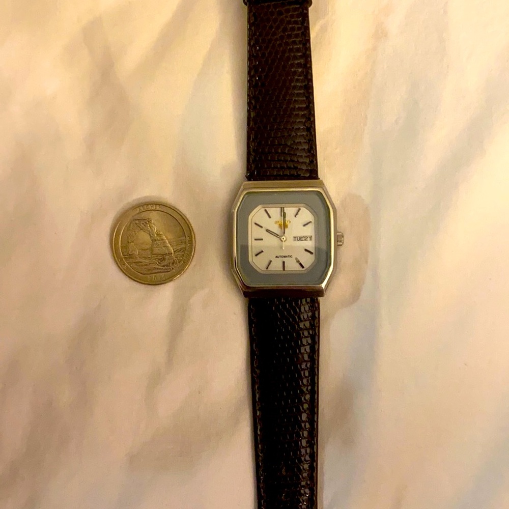 Seiko unisex watch with premium brown lizard band.